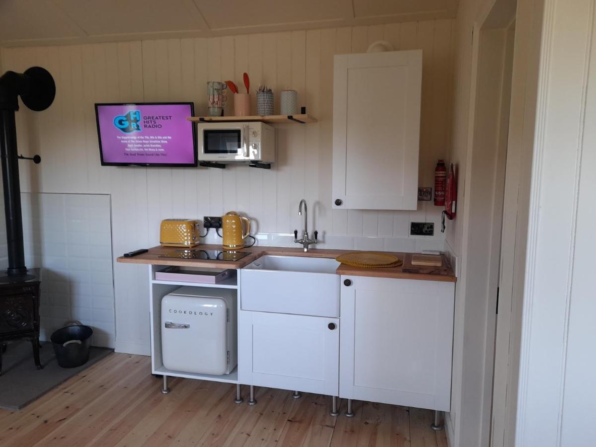 Dinky'S Den Apartment Coverack Bagian luar foto