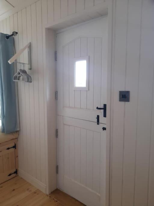 Dinky'S Den Apartment Coverack Bagian luar foto