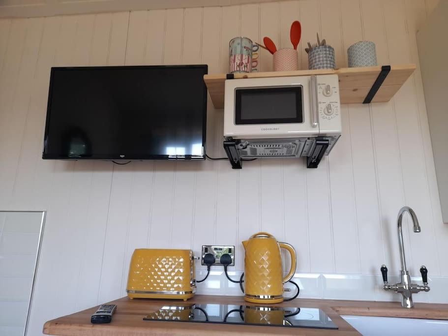 Dinky'S Den Apartment Coverack Bagian luar foto