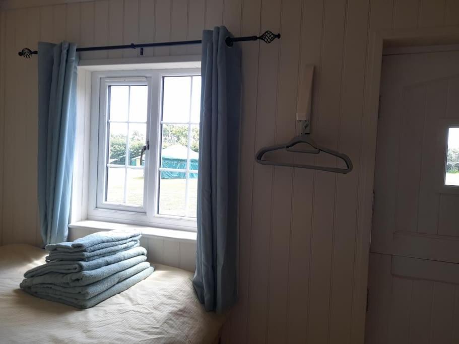 Dinky'S Den Apartment Coverack Bagian luar foto