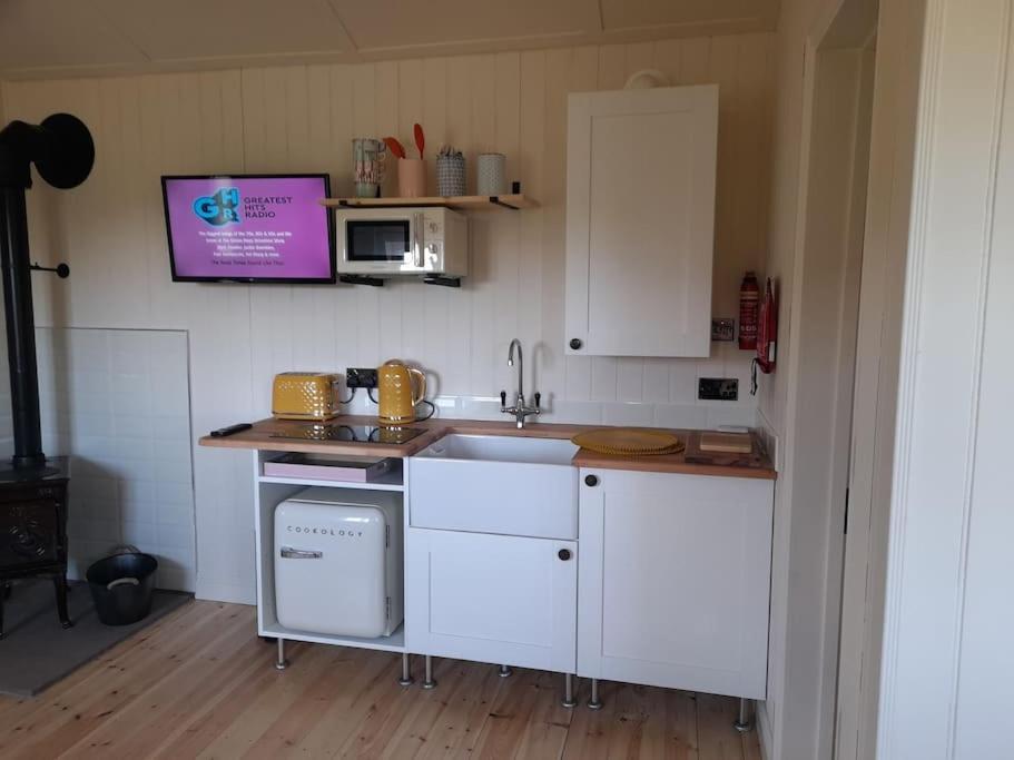 Dinky'S Den Apartment Coverack Bagian luar foto
